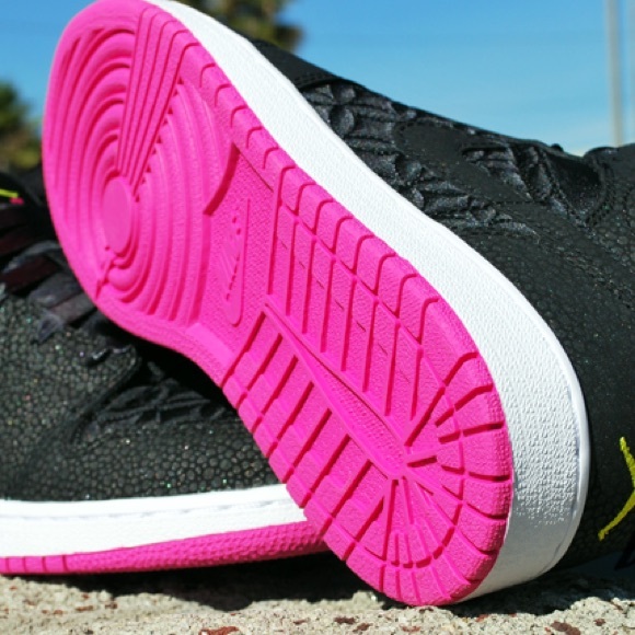 Jordan’s NIKE Air Jordan’s 1 Phat Black with pink soles size 4Y - Picture 2 of 12